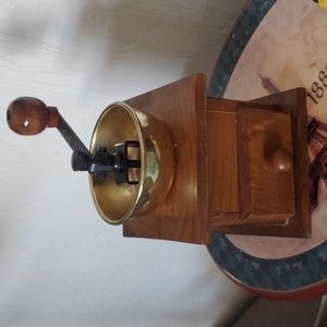 Vintage hand crank coffee grinder/mill